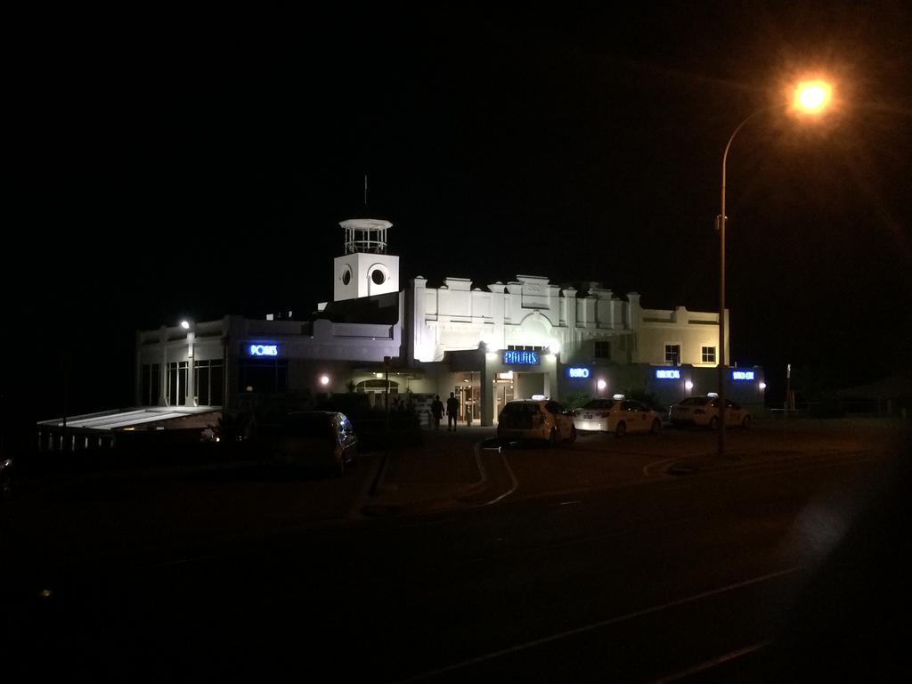 Adelaide - Semaphore Beach Front 외부 사진