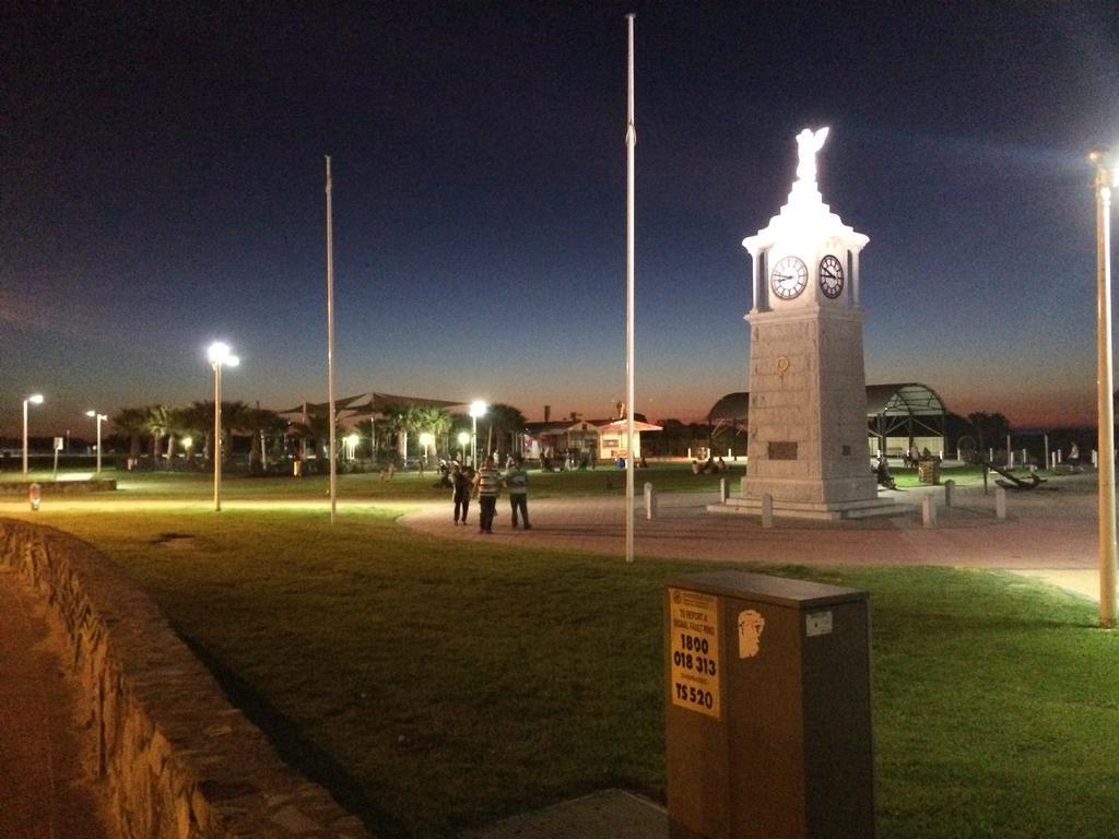 Adelaide - Semaphore Beach Front 외부 사진