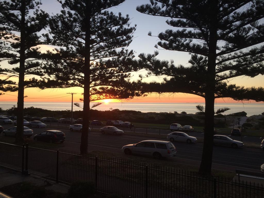 Adelaide - Semaphore Beach Front 외부 사진