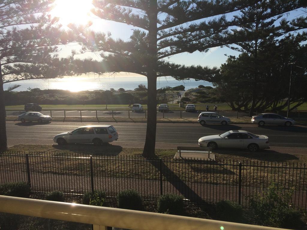 Adelaide - Semaphore Beach Front 외부 사진