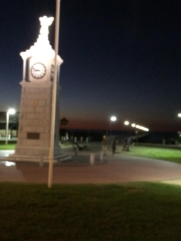 Adelaide - Semaphore Beach Front 외부 사진
