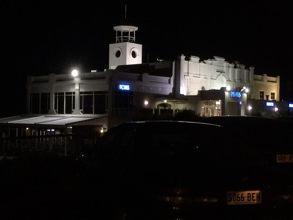Adelaide - Semaphore Beach Front 외부 사진