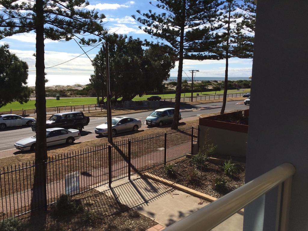 Adelaide - Semaphore Beach Front 외부 사진