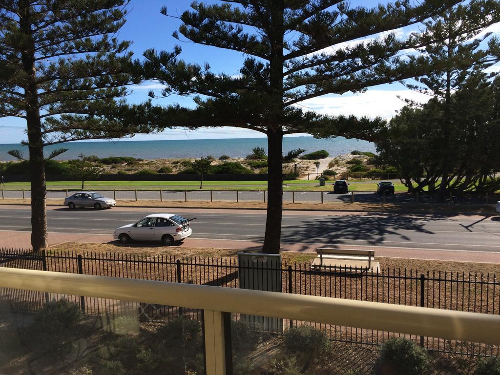 Adelaide - Semaphore Beach Front 외부 사진