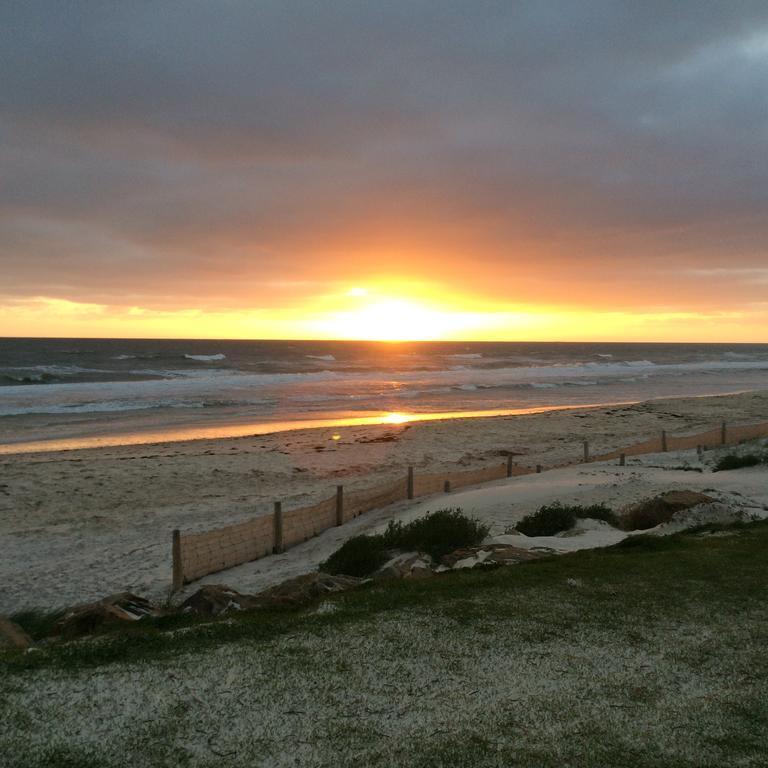 Adelaide - Semaphore Beach Front 외부 사진