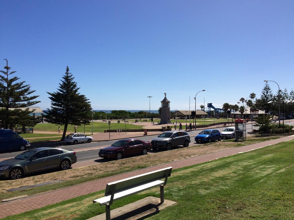 Adelaide - Semaphore Beach Front 외부 사진