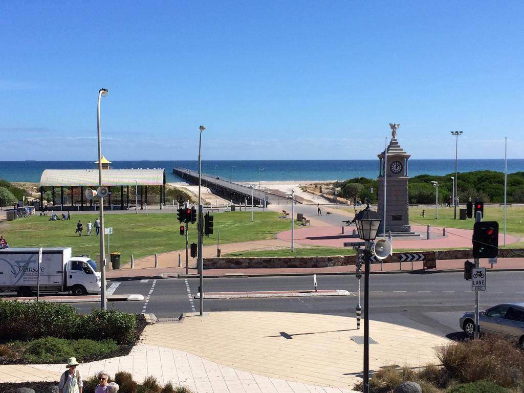 Adelaide - Semaphore Beach Front 외부 사진