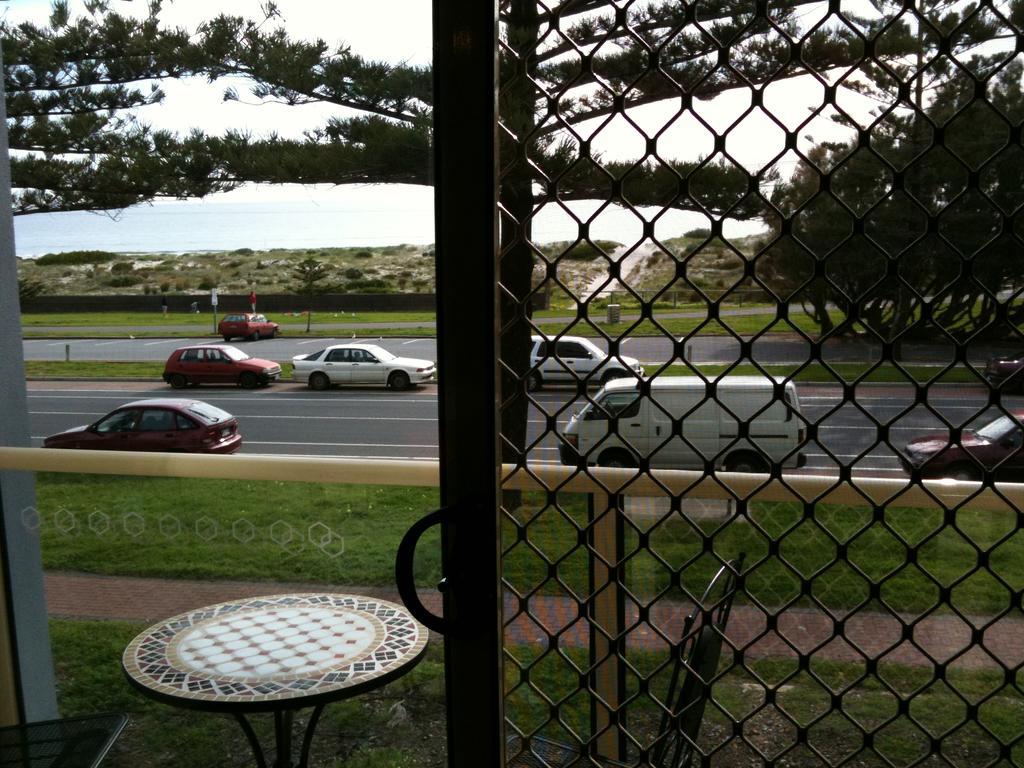 Adelaide - Semaphore Beach Front 외부 사진